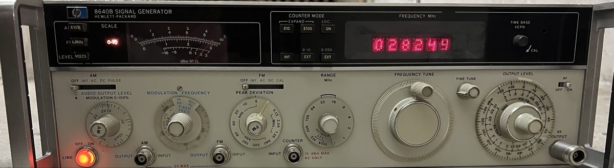 Hewlett Packard Messen: HP 8640B Signal Generator RF Messgerät Hewlett Packard top – Gebraucht aus Oberhofen Thun'see von SwissTreasure