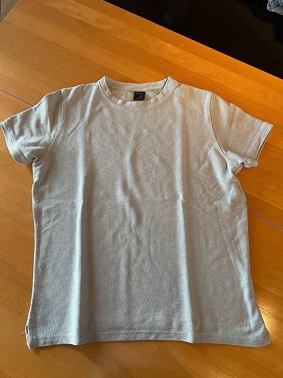 Bershka T-shirt: Hellblaues Bershka T-Shirt, Grösse M – Usato da Horn venduto da timosidler 1