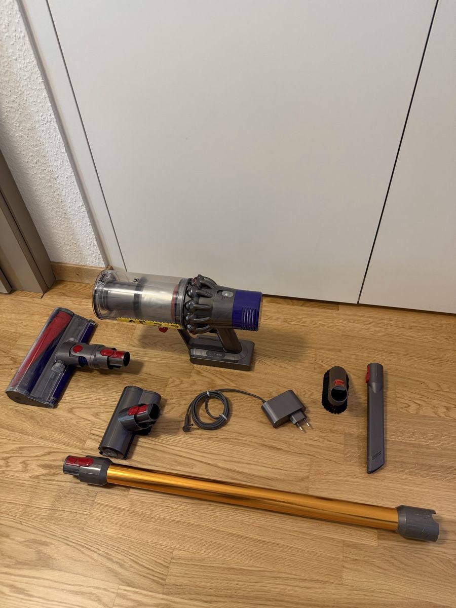Dyson Staubsauger & Zubehör: Dyson V10 cyclone absolute  – Gebraucht aus Meyrin von SA_3006 2