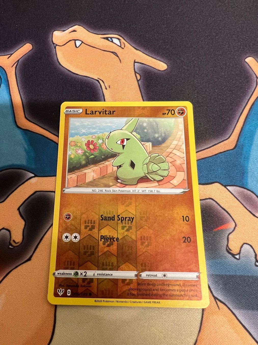 Pokémon Carte collezionabili: Larvitar (DAA 86) - EN - Reverse Holo - Darkness Ablaze – Nuovo (secondo la descrizione) da Bülach venduto da Pfrenzel