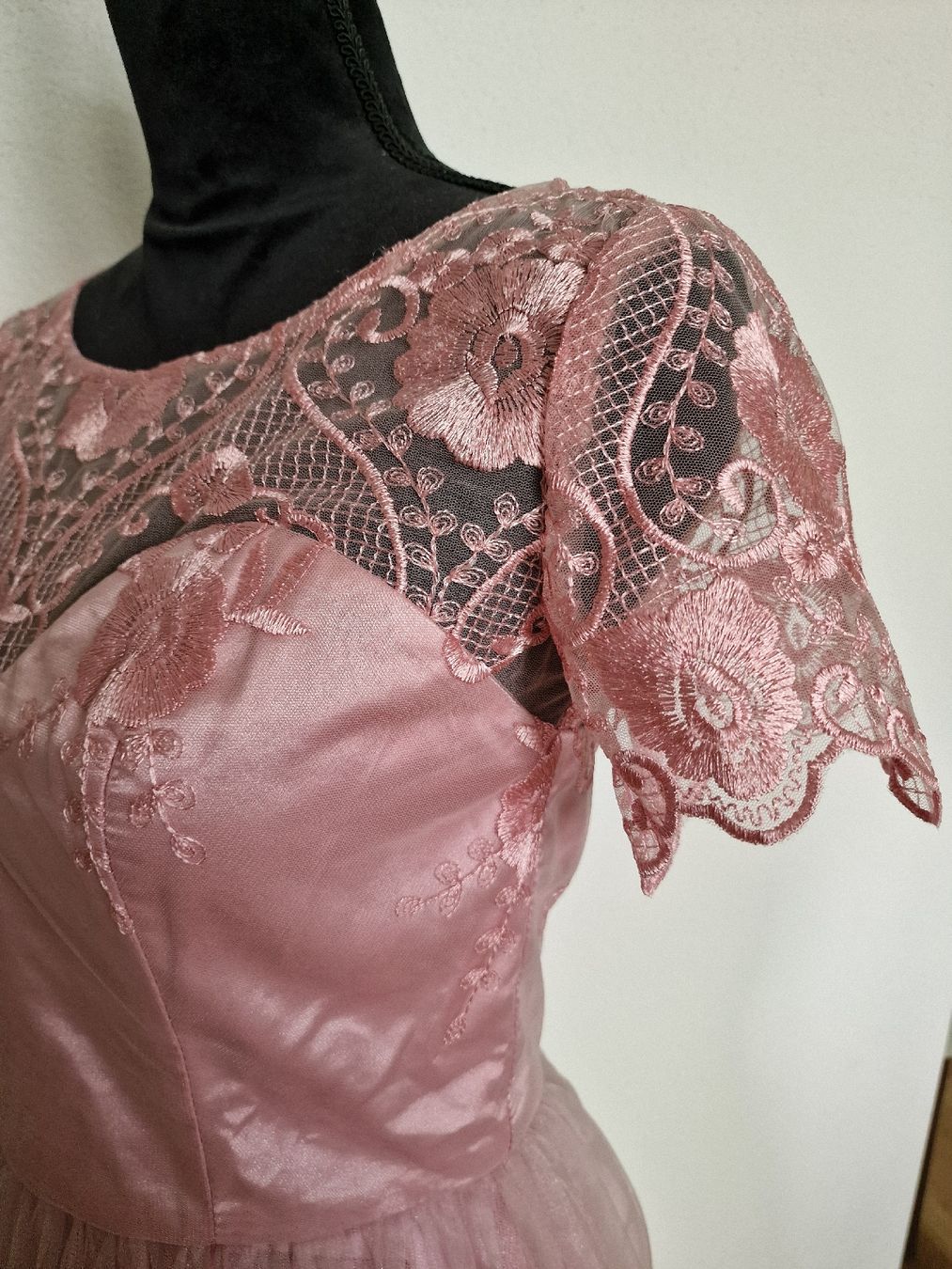 Vestiti: Chi Chi London Kleid, Gr. 38 – Nuovo e nell'imballaggio originale da Kerns venduto da d_s_obwalden 3