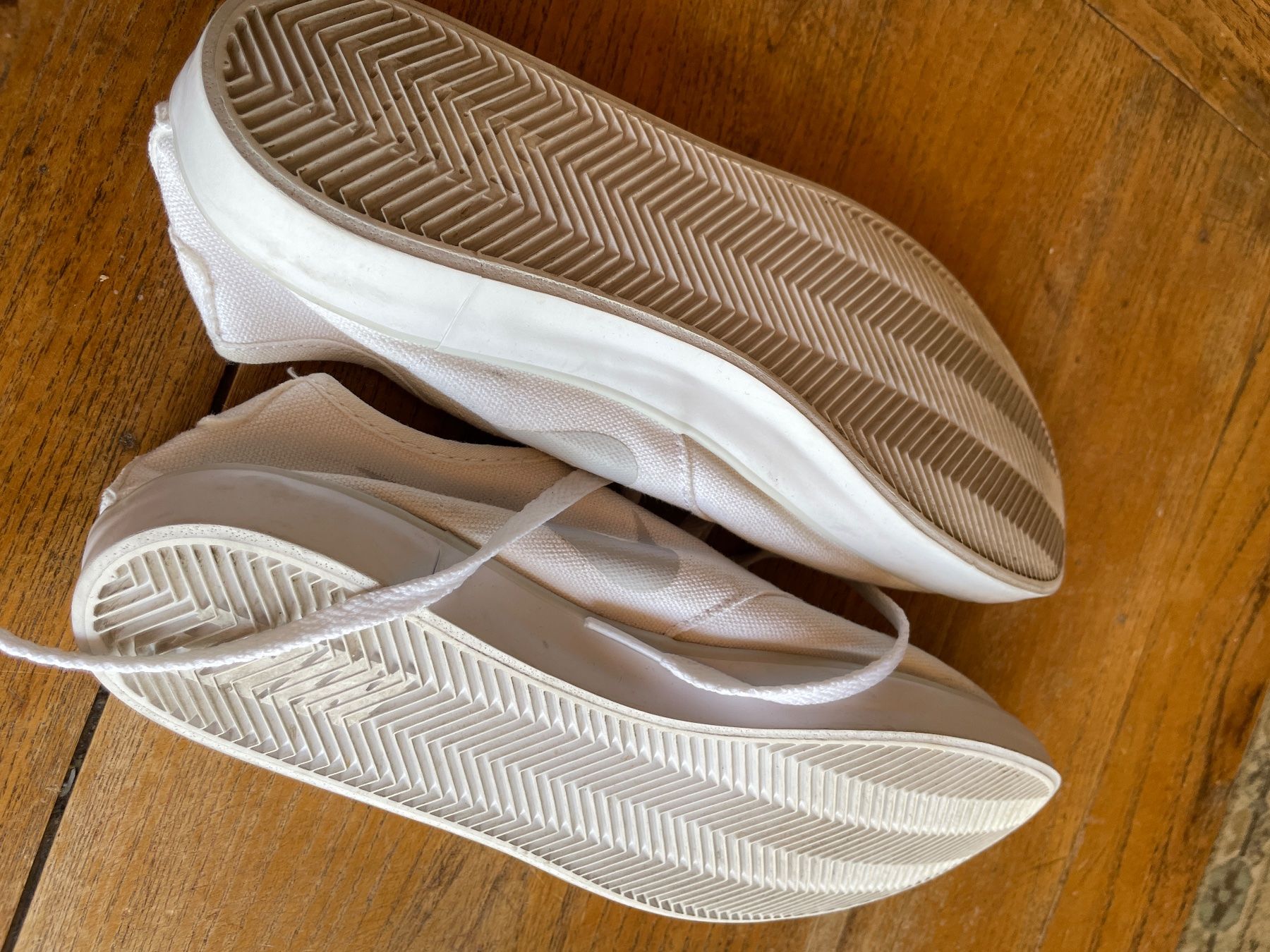 Nike Scarpe da donna: Nike Stoff Sneaker weiss Gr. 38,5 – Usato da Münsingen venduto da Secondhand89 4