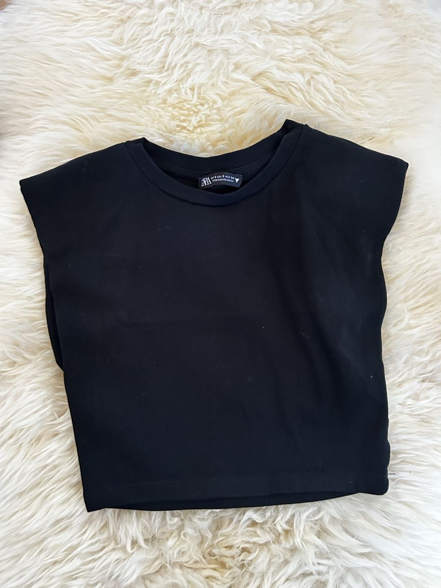 Zara Top: Haut noir Zara – Usato da Grimisuat venduto da zay_m288