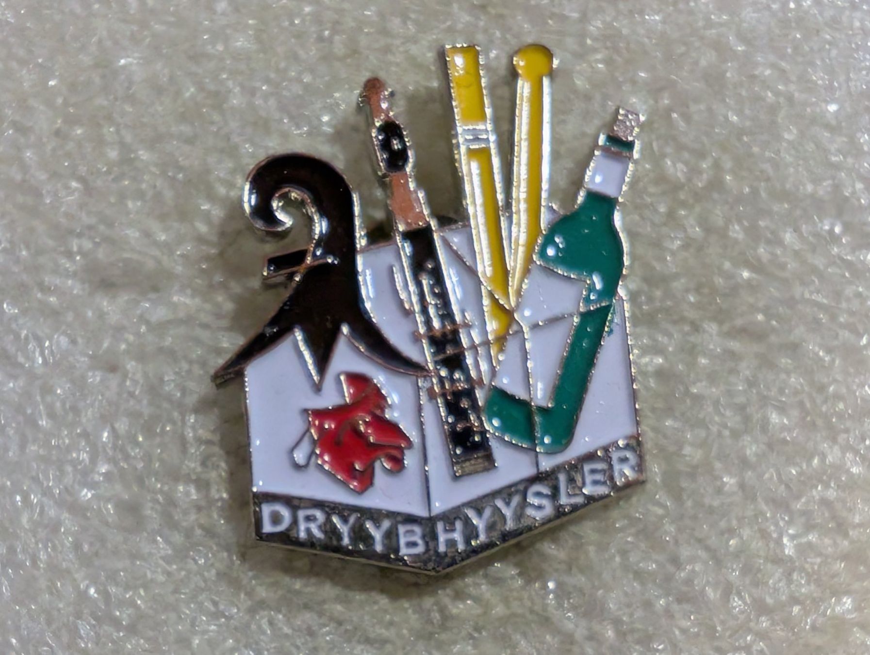 Placchette & Badge: Ansteckpin 184: Drybysler – Usato da Oppligen venduto da Pin-Fall-Shop