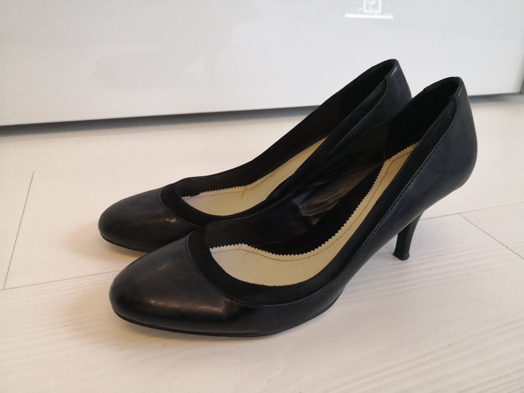 Mango Damenschuhe: 🤩MANGO LACK-PUMPS-SCHUHE, SCHWARZ – Gebraucht aus Olten von Naja-Twins-Twins 2