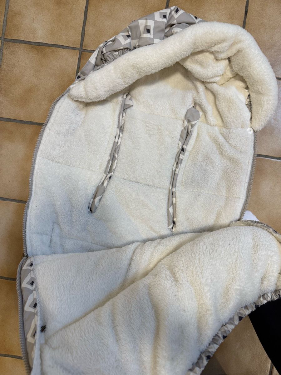 Elodie Sacchi a pelo: Elodie Fusssack Kinderwagen – Usato da Berikon venduto da chuchu 1