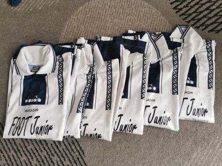1 set mit 6 Fusballtrikots DIADORA weiss/blau Grösse XL
