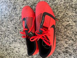 Fussballschuhe in rot in Gr. 36.5