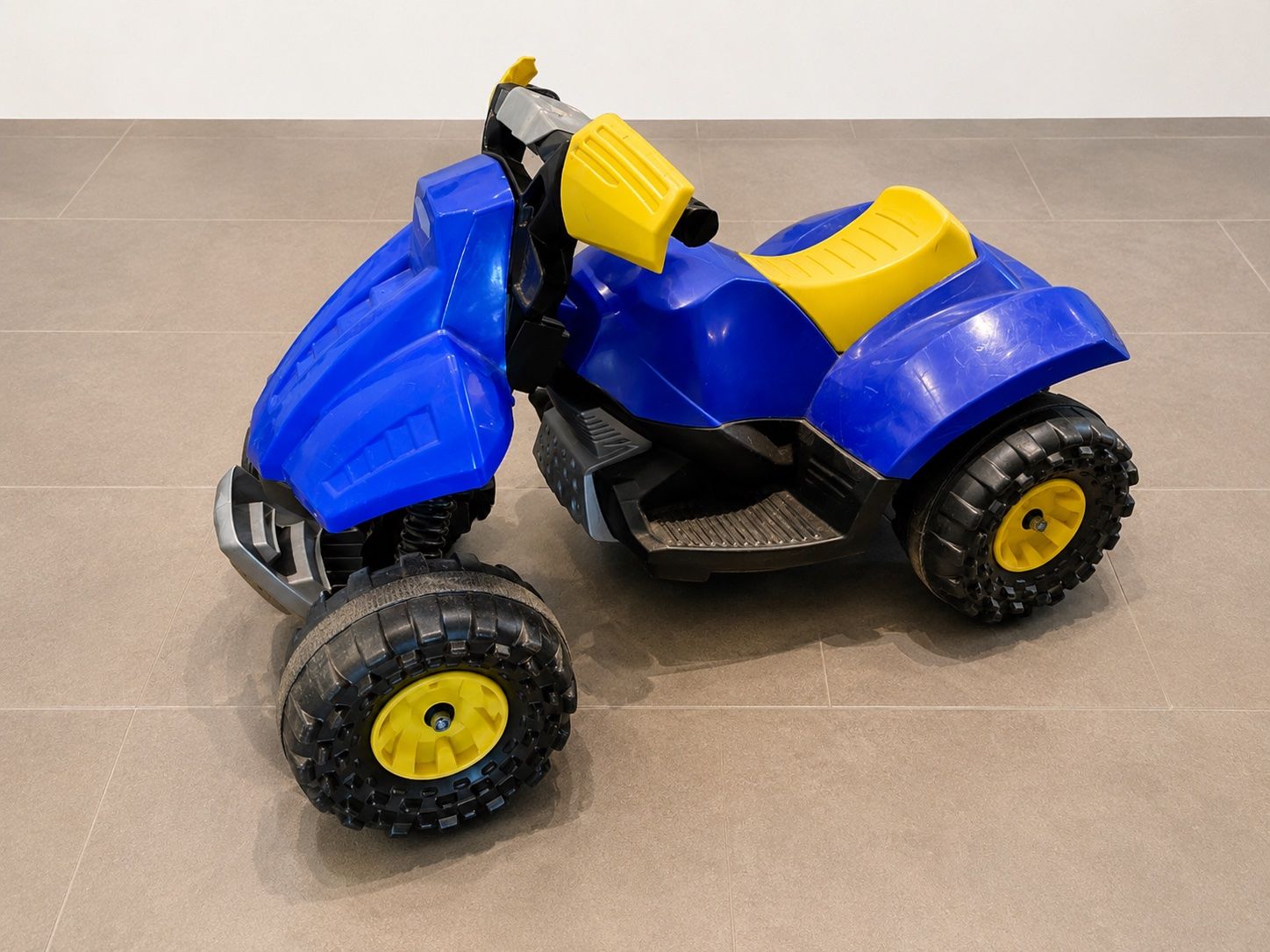 Veicoli per bambini: Kinder Elektro-Quad / Kinderquad – gebraucht – Usato da Sommeri venduto da Gim-