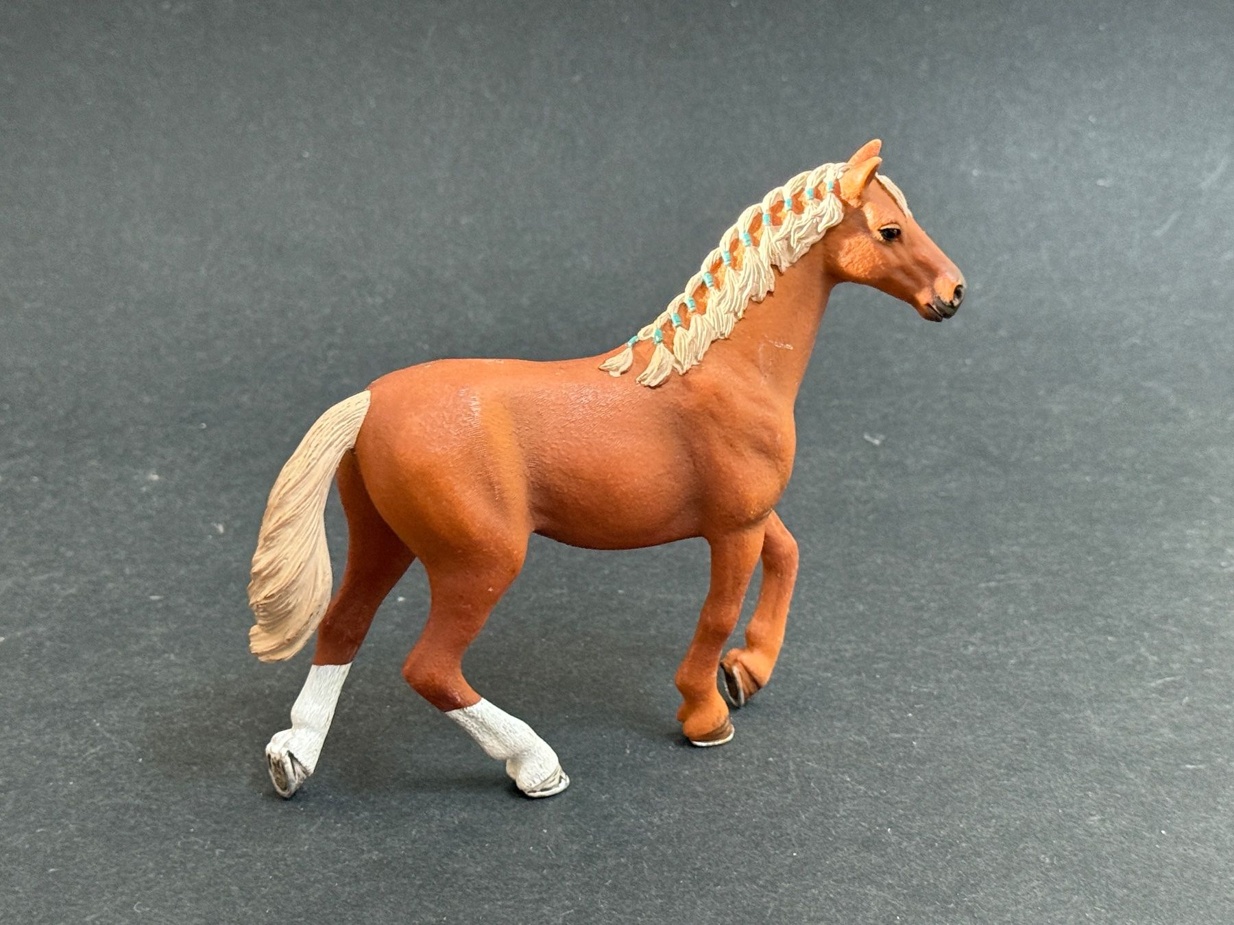 Schleich Statuette: Schleich Englisches Vollblut Stute Pferd – Usato da Ennetbaden venduto da mapa05