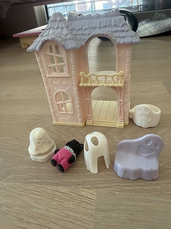 Sylvanian families Giocattoli: Geisterhäusschen mit Figur Sylvanian families – Usato da Gümligen venduto da xifenglie