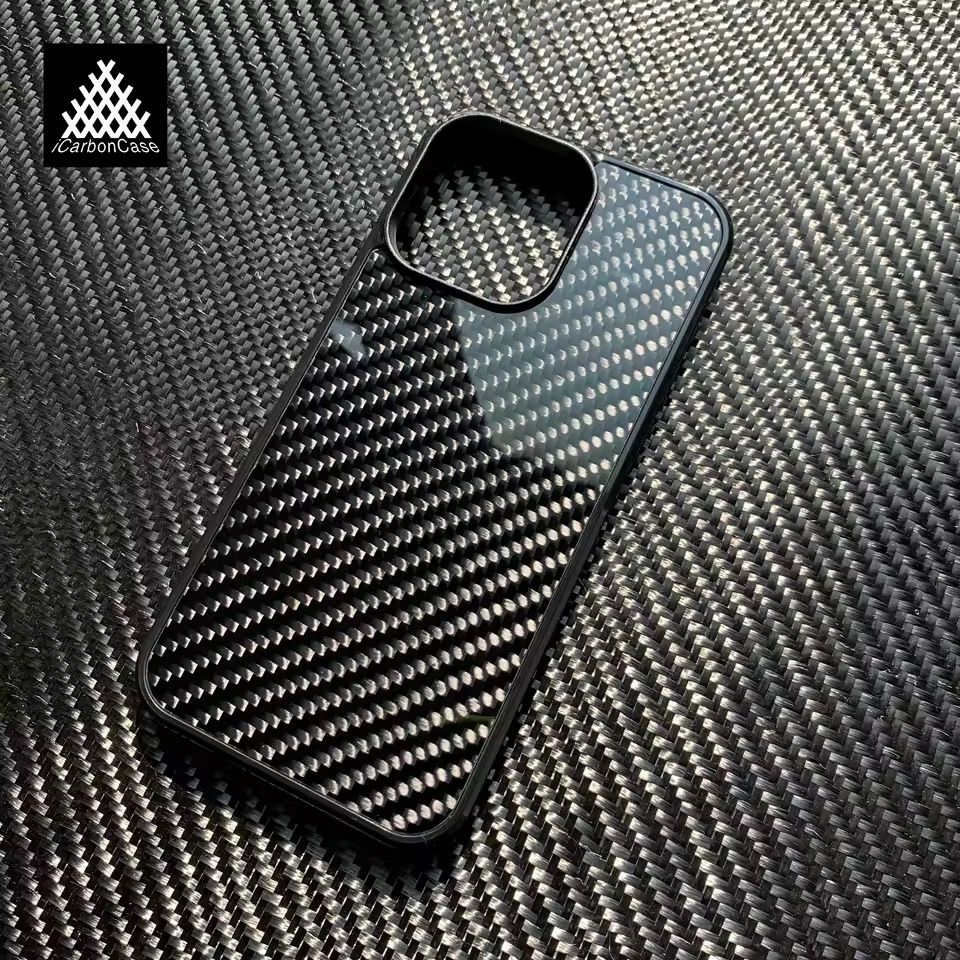 Cover & Protezioni schermo: iPhone 16 Pro - Carbonhülle – Nuovo (secondo la descrizione) da Seewen SZ venduto da mdlo
