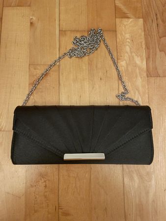 Elegante Schwarze Clutch mit verstellbarer Kette