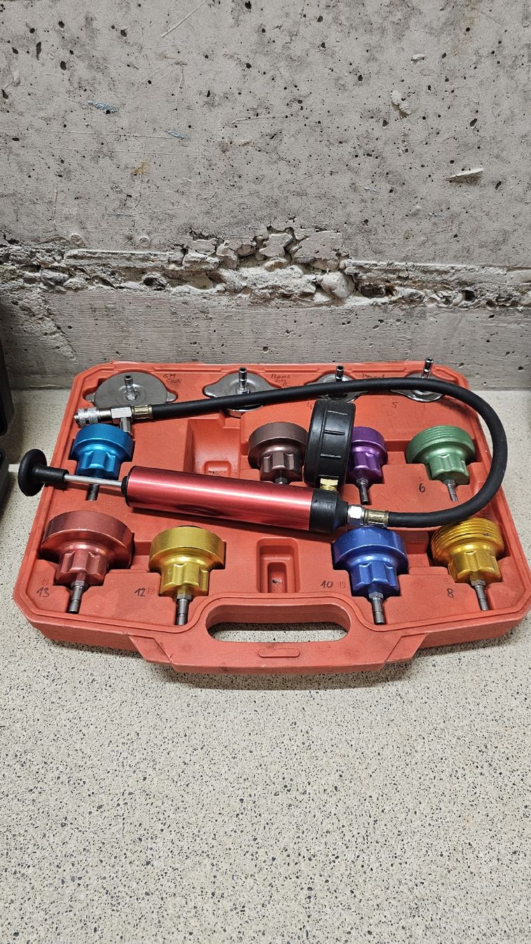 Tous les outils: Kühlsystem Abdrückgerät – D'occasion à Obergösgen par r_maurer