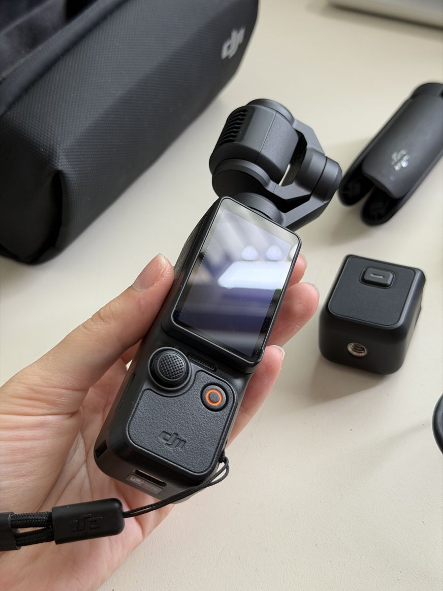 DJI Videocamere: DJI Osmo Pocket 3 Creator Combo perfect condition – Nuovo (secondo la descrizione) da Lausanne venduto da Jane_pikpak 4
