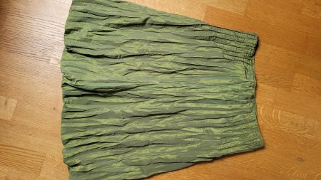 Faltenjupe grün, Grösse 40 von Taifun