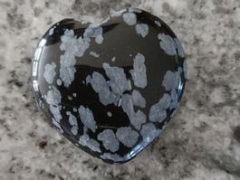 Herz Schneeflockenobsidian