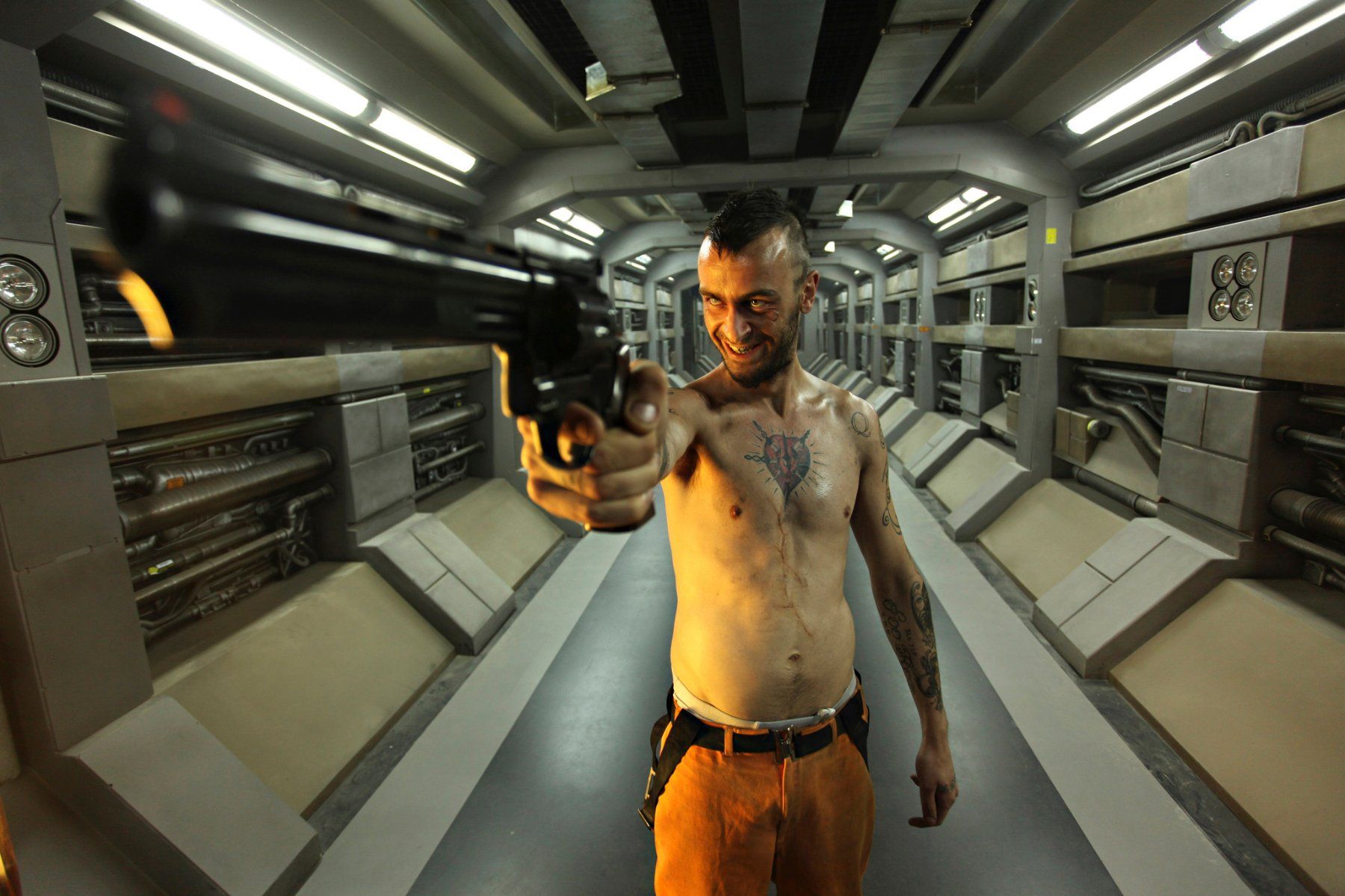 Tutti i DVDs: Lockout - MS One: Maximum Security (2012) Guy Pearce/Blu-ray – Usato da Volketswil venduto da cinephilia 9