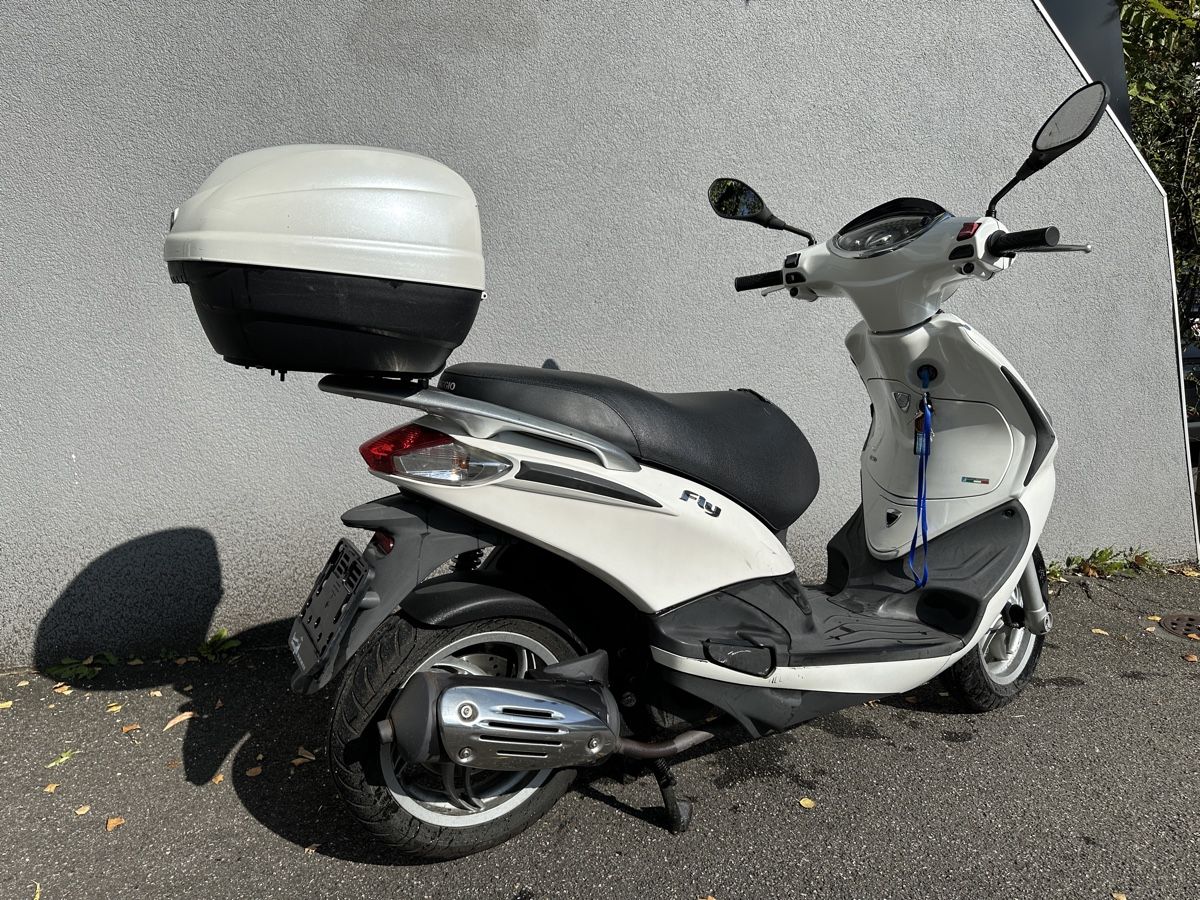 Piaggio Scooter: Piaggio Roller Fly 125cc weiss mit Topcase gebraucht – Usato da Binningen venduto da pmo_66z8 6