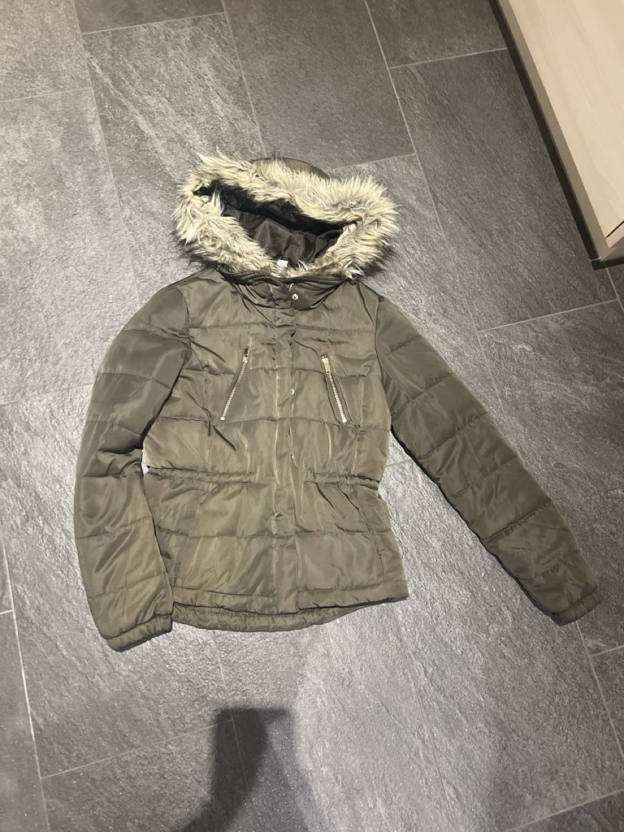 Giacche: Winter Jacke mit Kapuze, Khaki, Gr. S – Usato da Schübelbach venduto da 18sunshine