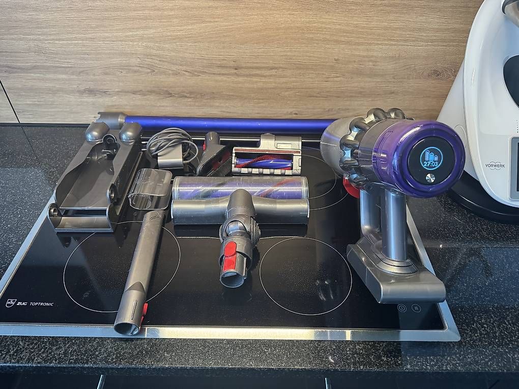 Staubsauger & Zubehör: Dyson V11 mit Zubehör – Gebraucht aus Grosswangen von BUSWERch 2