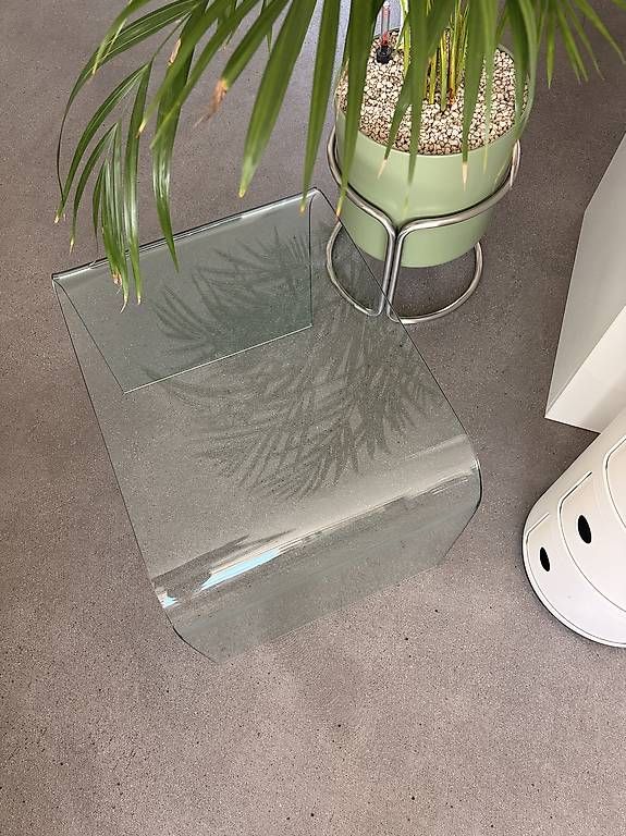 Tables: Massiv Glas-Beistelltisch – D'occasion à St. Gallen par siria.fratto 3