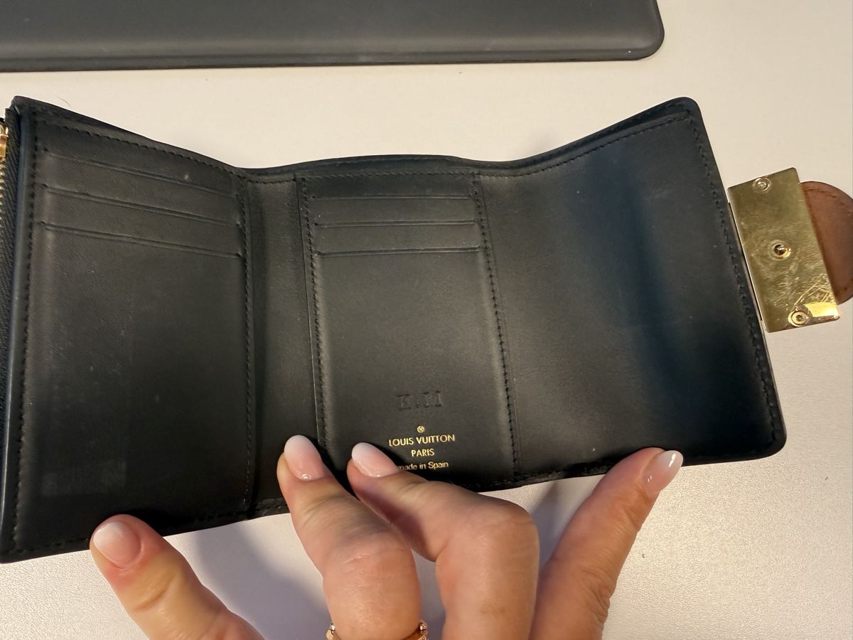 Louis Vuitton Portemonnaie: Dauphine Compact Geldbörse – Gebraucht aus Hergiswil NW von Chogu 1