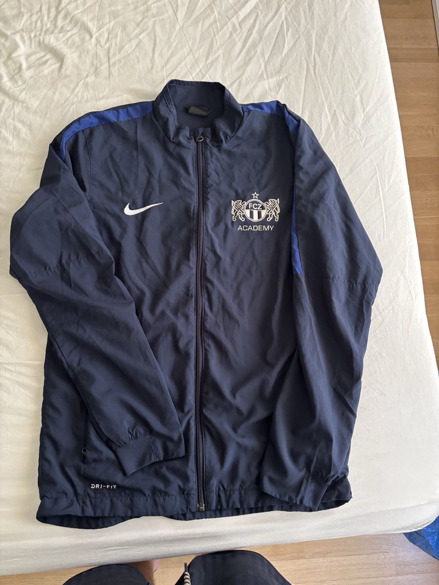 Vestes: FC Zürich Jacke – D'occasion à Zürich par PabloPrestobar