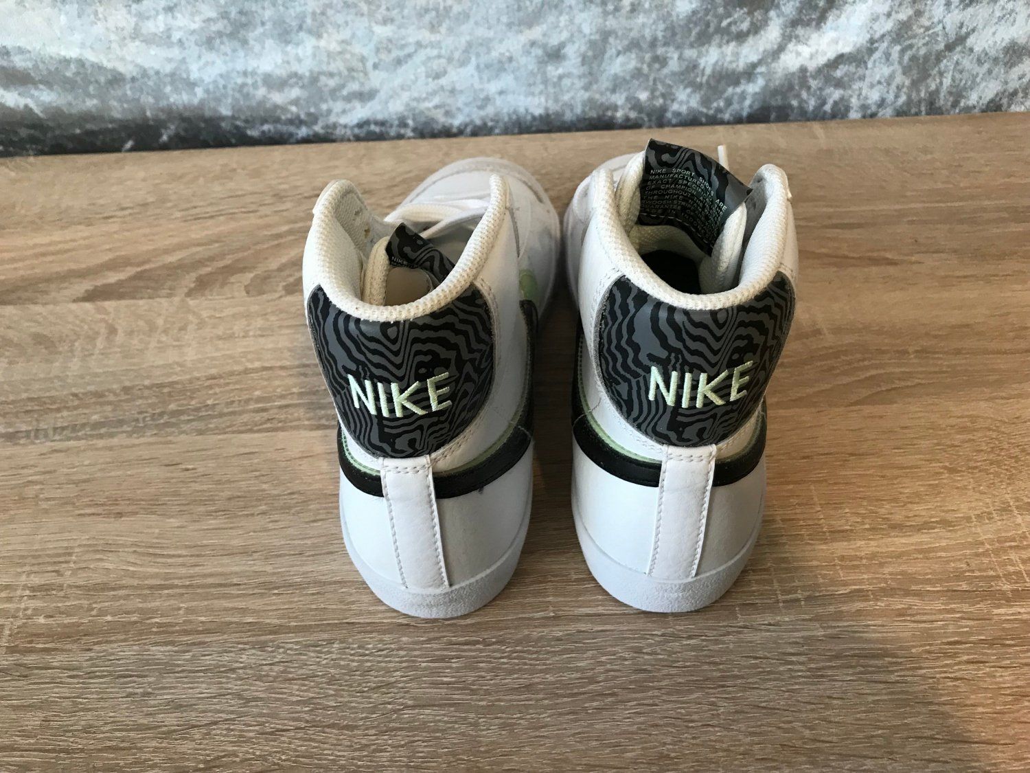 Nike Scarpe da donna: Sneaker halbhoch Nike – Nuovo (secondo la descrizione) da Pfäffikon SZ venduto da Desideria0 1