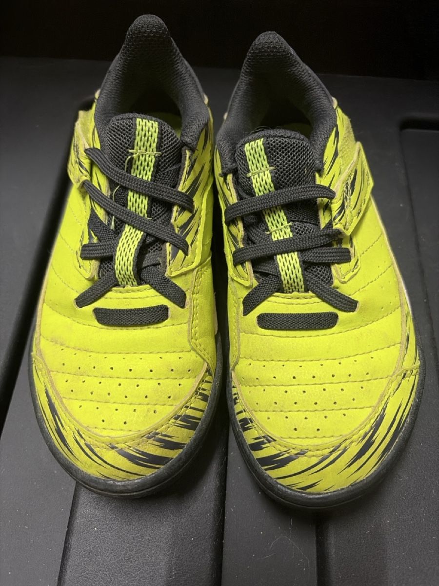 Scarpe per ragazzi: Gebrauchte Turnschuhe, ca Grösse 31 – Usato da Granges-Paccot venduto da Fwaeber 1