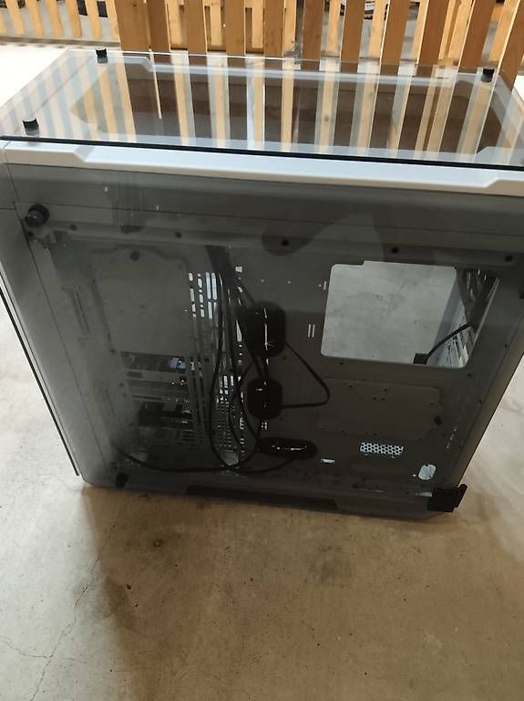 Thermaltake Custodie: Thermaltake Gaming tower 71Tg Snow Edition – Usato da Dulliken venduto da jev_v2cz 1