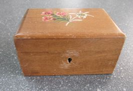 Alte Schatulle/Kasse, "Kässeli" aus Holz mit Bauernmalerei