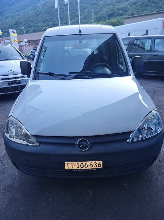 Veicoli commerciali: Opel combo collaudata  benzina  e gas – Usato da Bironico venduto da Maurizzio