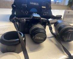 Appareil photo Minolta Dynax 303si + 2 objectifs Zoom!