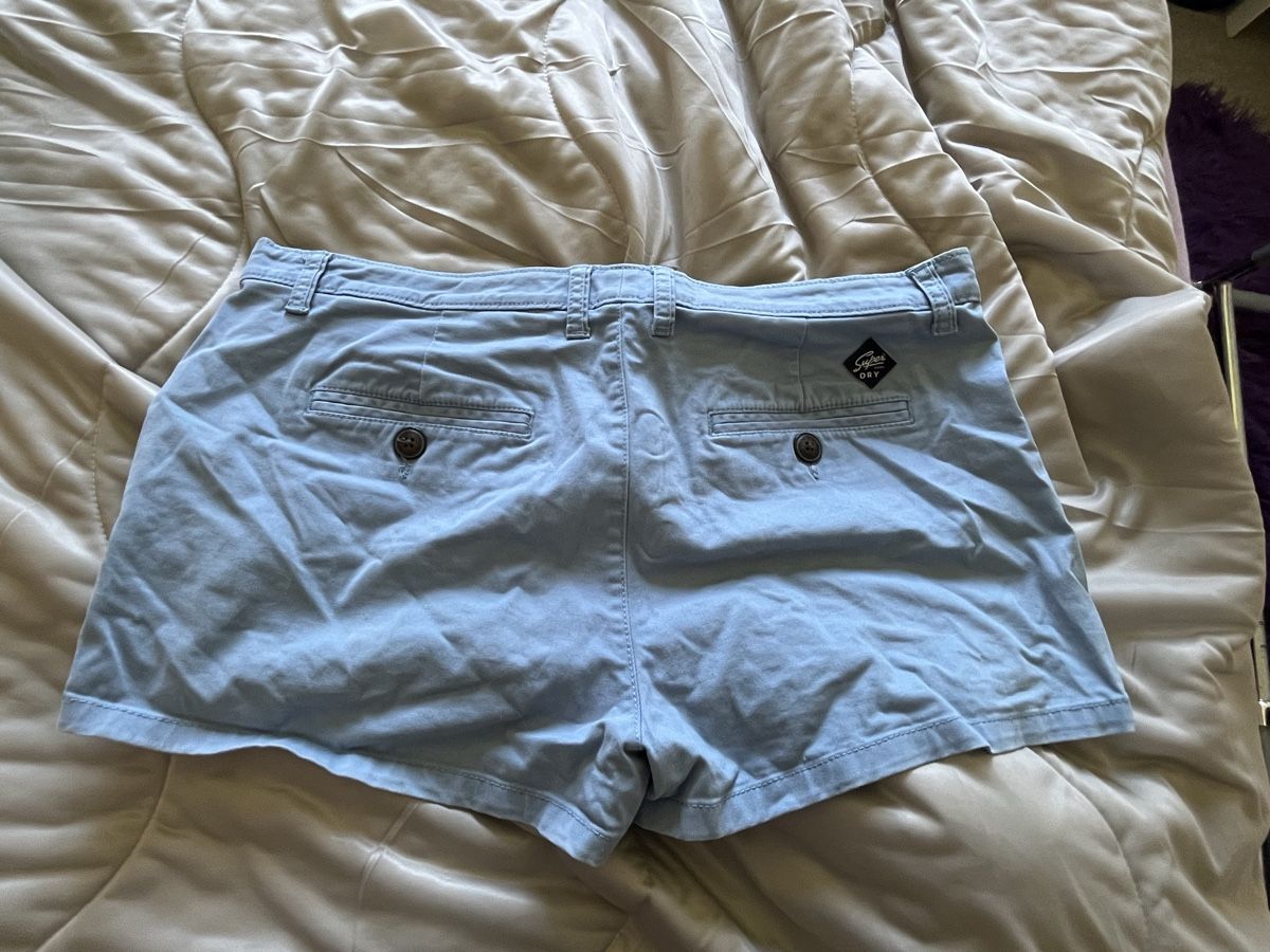 Superdry Pantaloni: Superdry Shorts Hellblau Gr. L – Usato da Giswil venduto da Mauritius9026 1