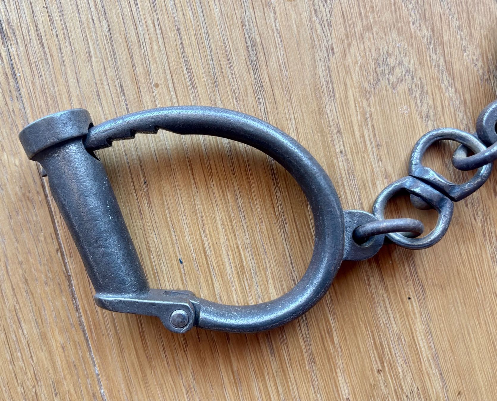 Sonstiges für Firmenanlässe & Parties: Originale antike geschmiedete Handschellen, Handfesseln – Gebraucht aus Lüchingen von Eeizo 5