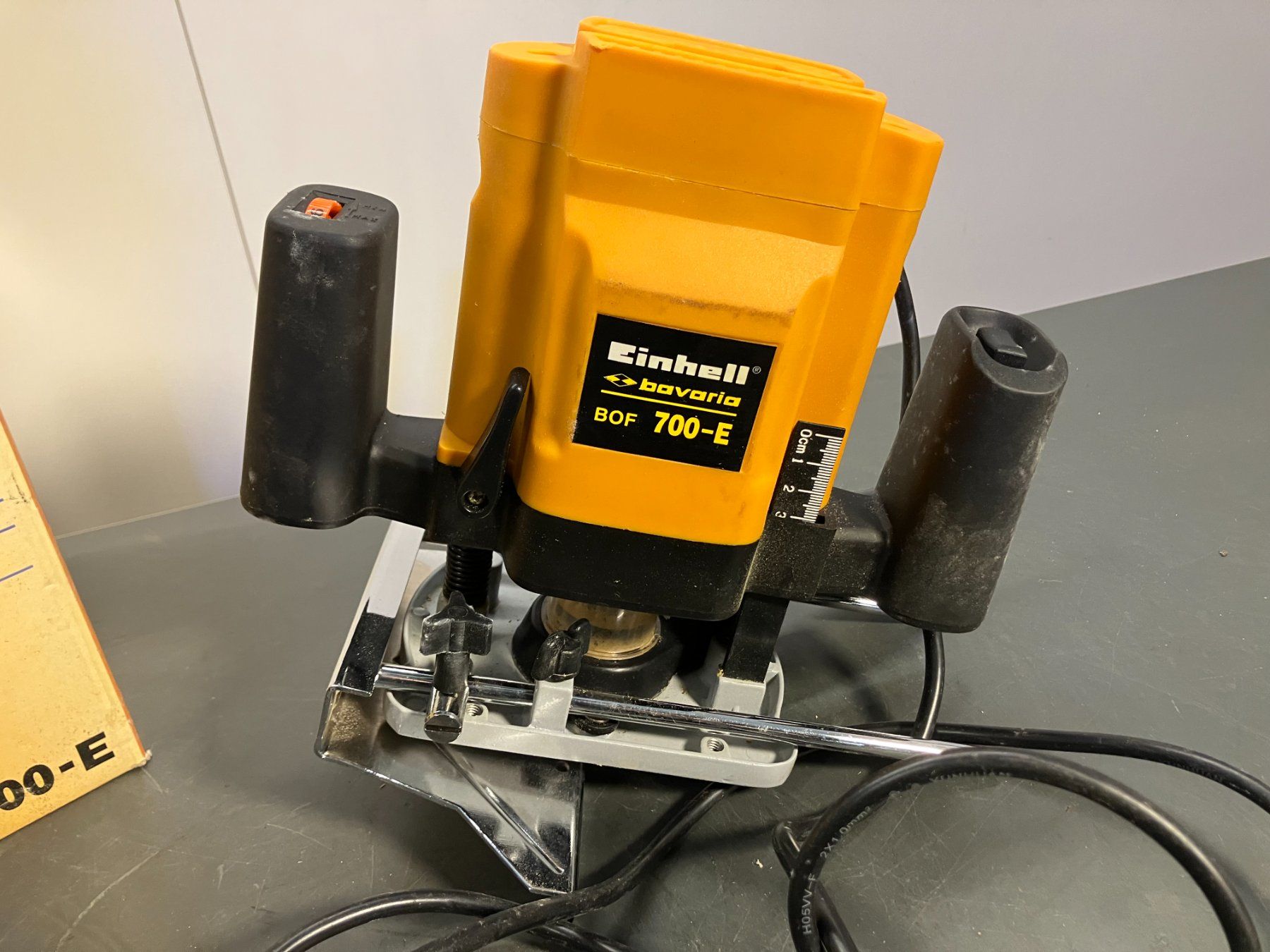 Einhell Tutte le macchine: neuwertige Einhell BOF700-E - El. Oberfräse 700W ab 1.- – Usato da Lichtensteig venduto da Buy24International 1