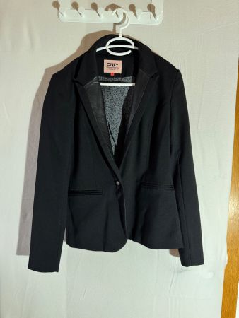 schöner schwarzer Only Blazer Gr. 38