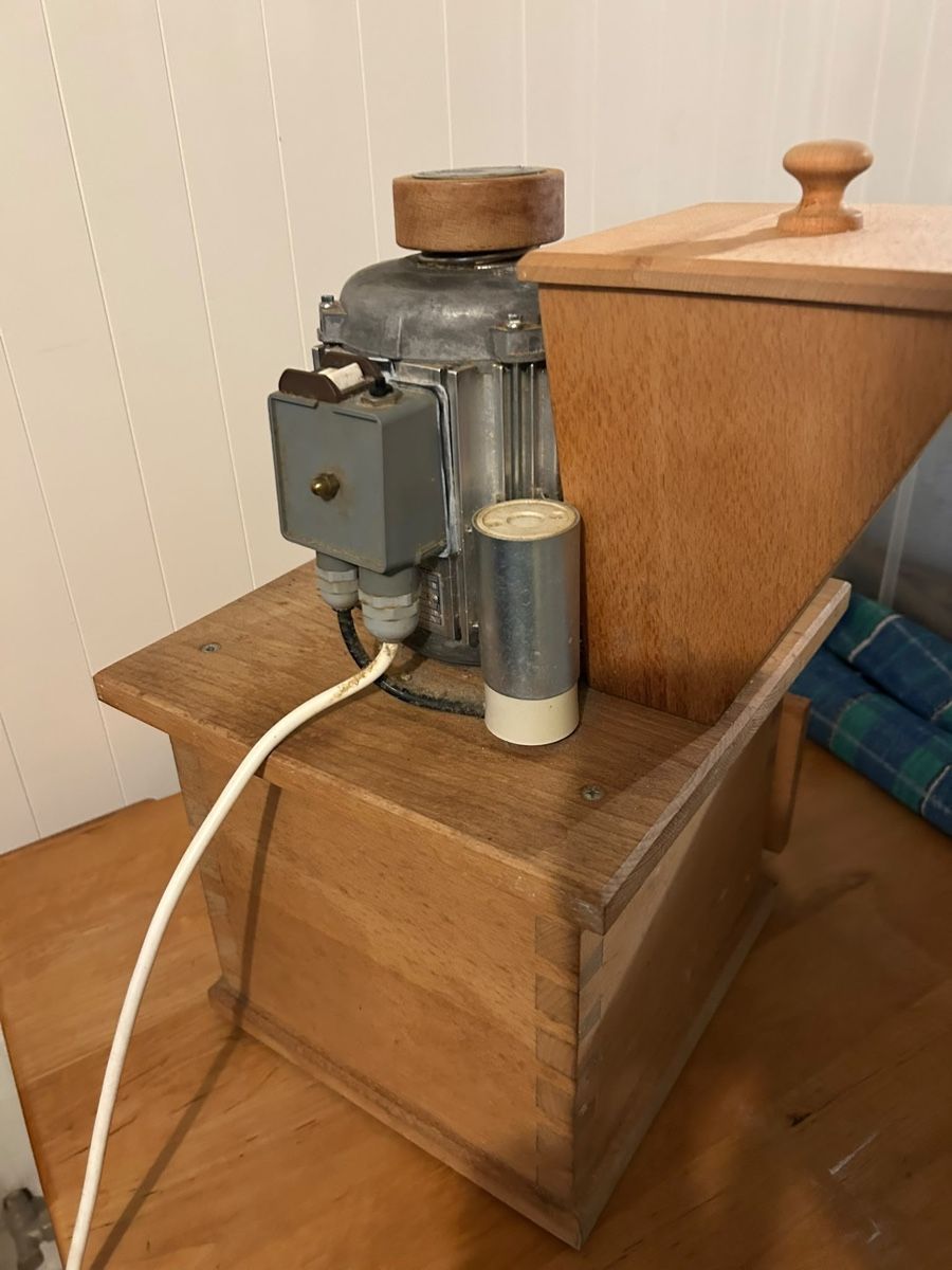 Küchengeräte: Getreidemühle Hawo‘s – Gebraucht aus Mühlau von Johuiii 1