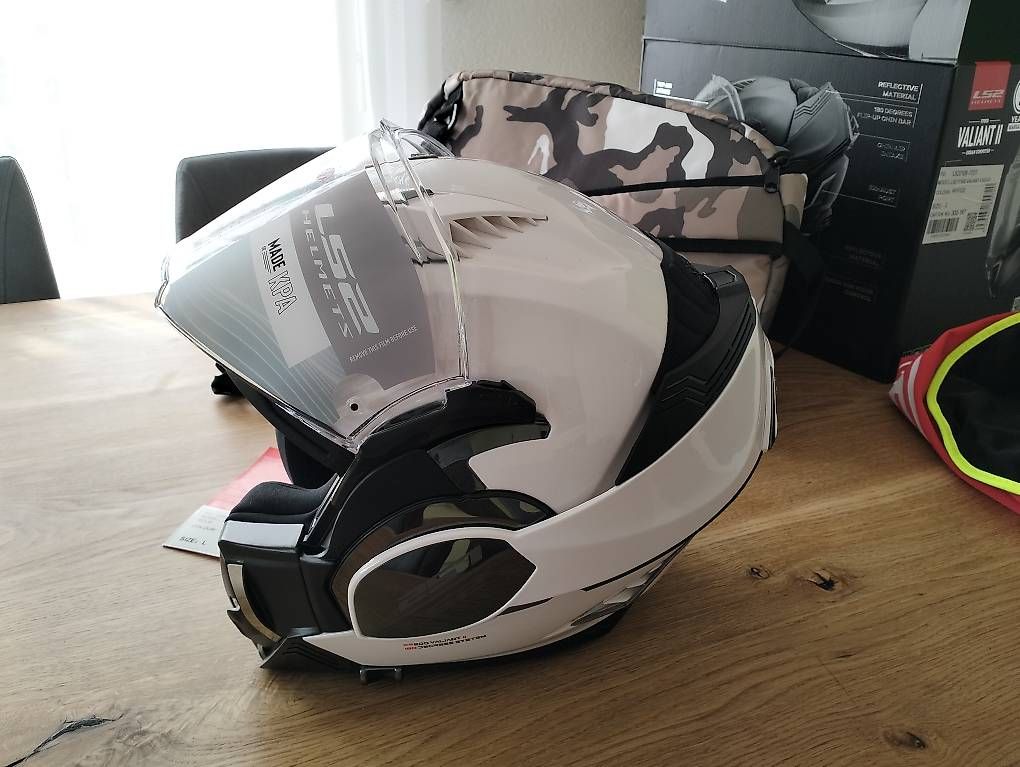 Casques & visières: Motorradhelm Klappenhelm Gr.L – Neuf avec emballage d'origine à Düdingen par deal001 1