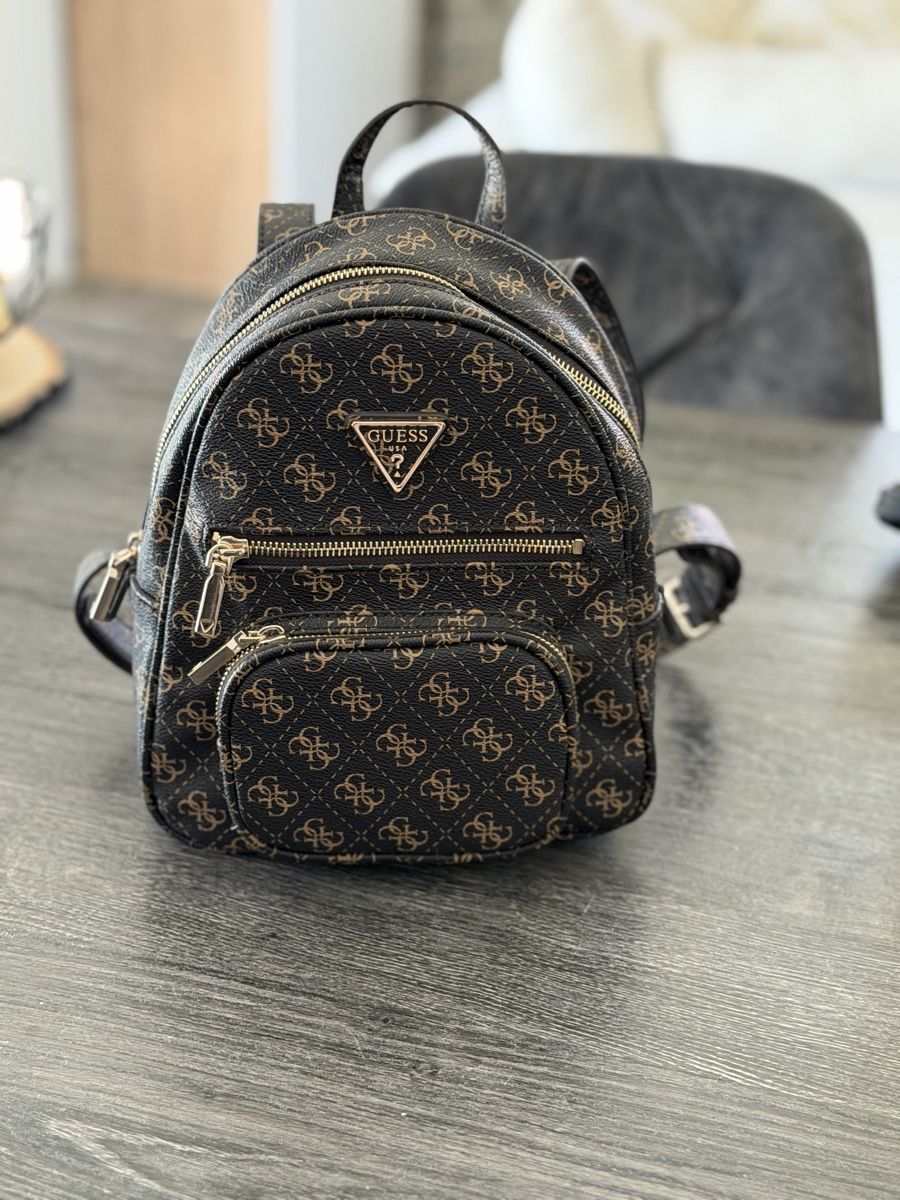 Guess Zaini: Sac à dos Guess logo monogramme marron – Usato da Châtel-St-Denis venduto da baumannlea21