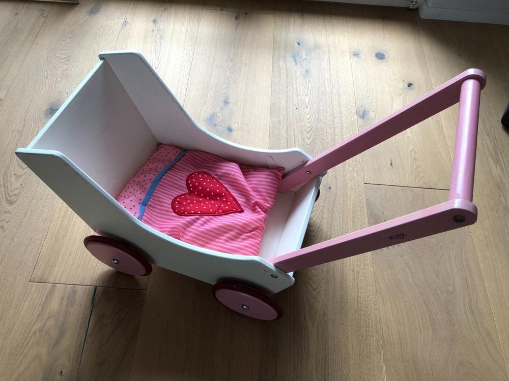  Puppenwagen aus Holz von Haba (Gebraucht) in Wädenswil für CHF 10 – nur Bildidee 