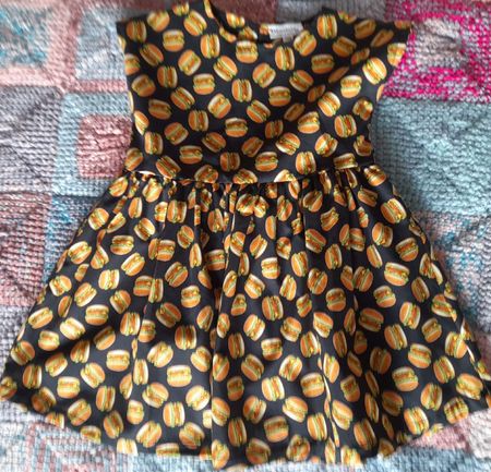 Abito bambina 104 cm fantasia hamburger nero nuovo