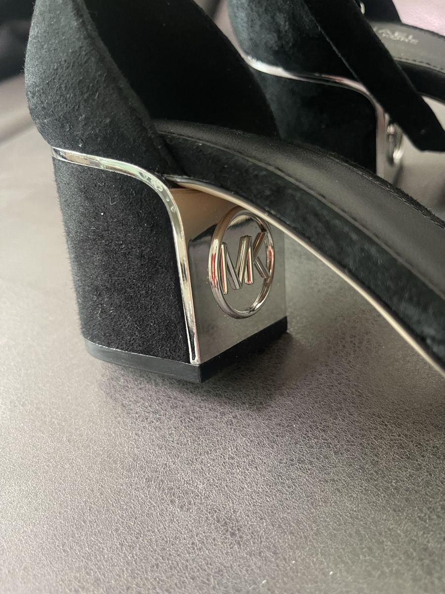 Michael Kors Damenschuhe: Michael Kors Sandalen original 37,5 – Gebraucht aus Dübendorf von olh_rs5r 1
