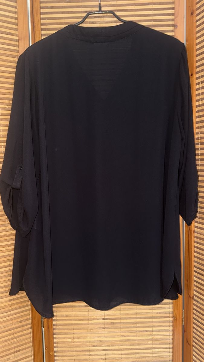 C&A Camicette: C&A Bluse mit V-Ausschnitt, 50 – Usato da Gümligen venduto da morticiaaddams 2