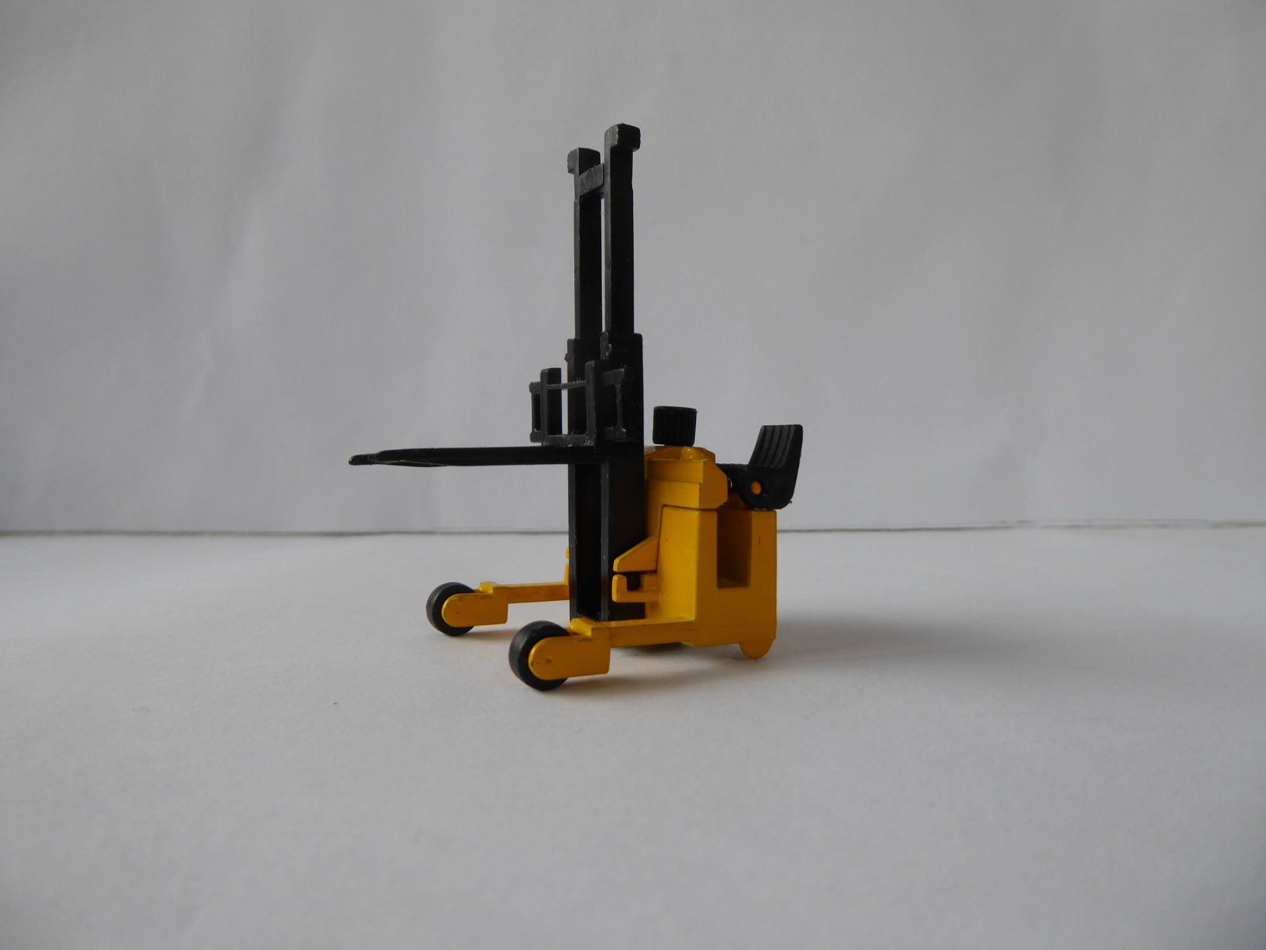 Siku Giocattoli: Toller Siku Staplerwagen, ca. 5,3cm lang – Usato da Turbenthal venduto da Nautop 1