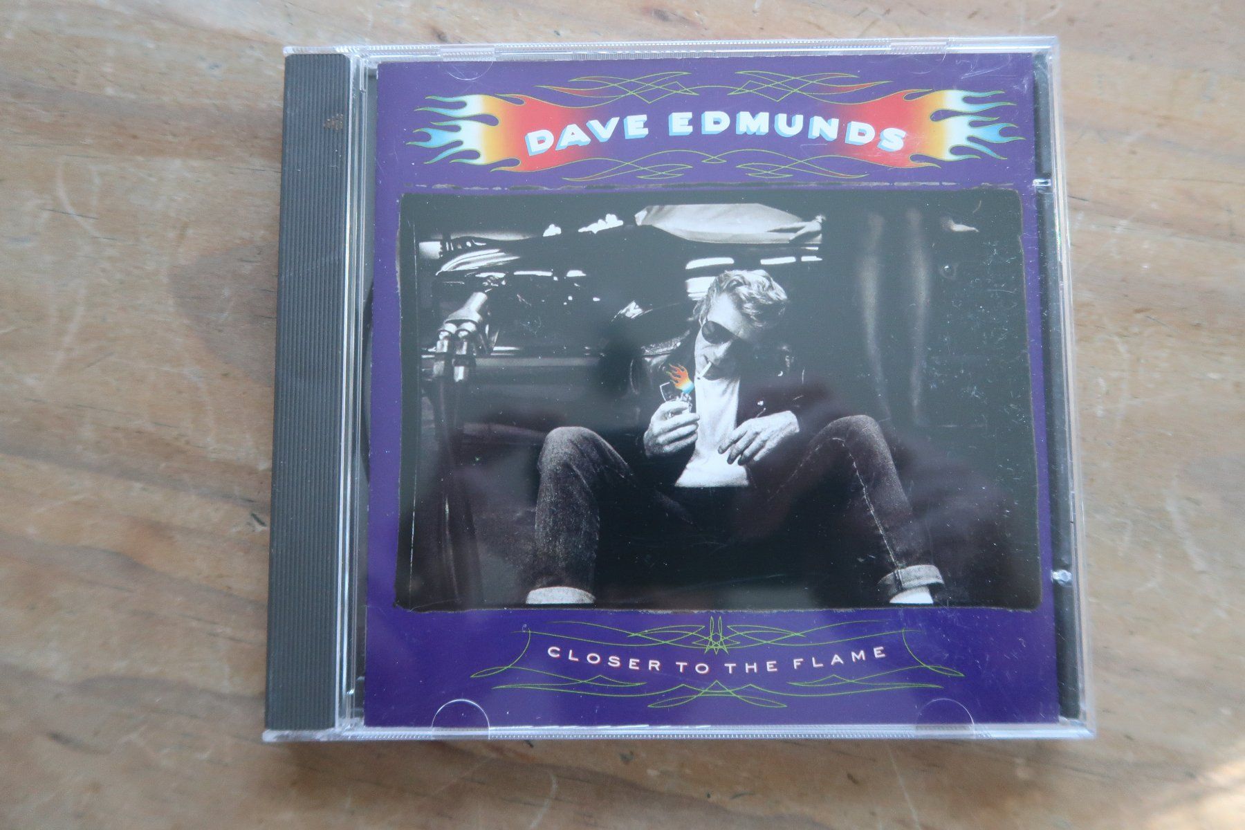 CD: DAVE EDMUNDS - CLOSER TO THE FLAME - CD – Usato da Basel venduto da Patiscat