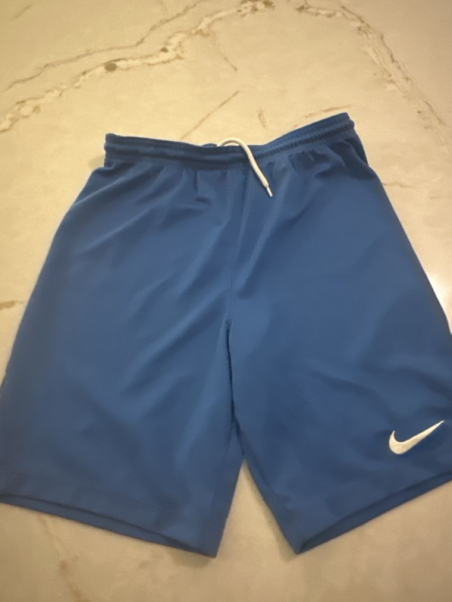 Nike Pantaloni: Shirt Nike dry fit – Usato da Founex venduto da reb_fws9