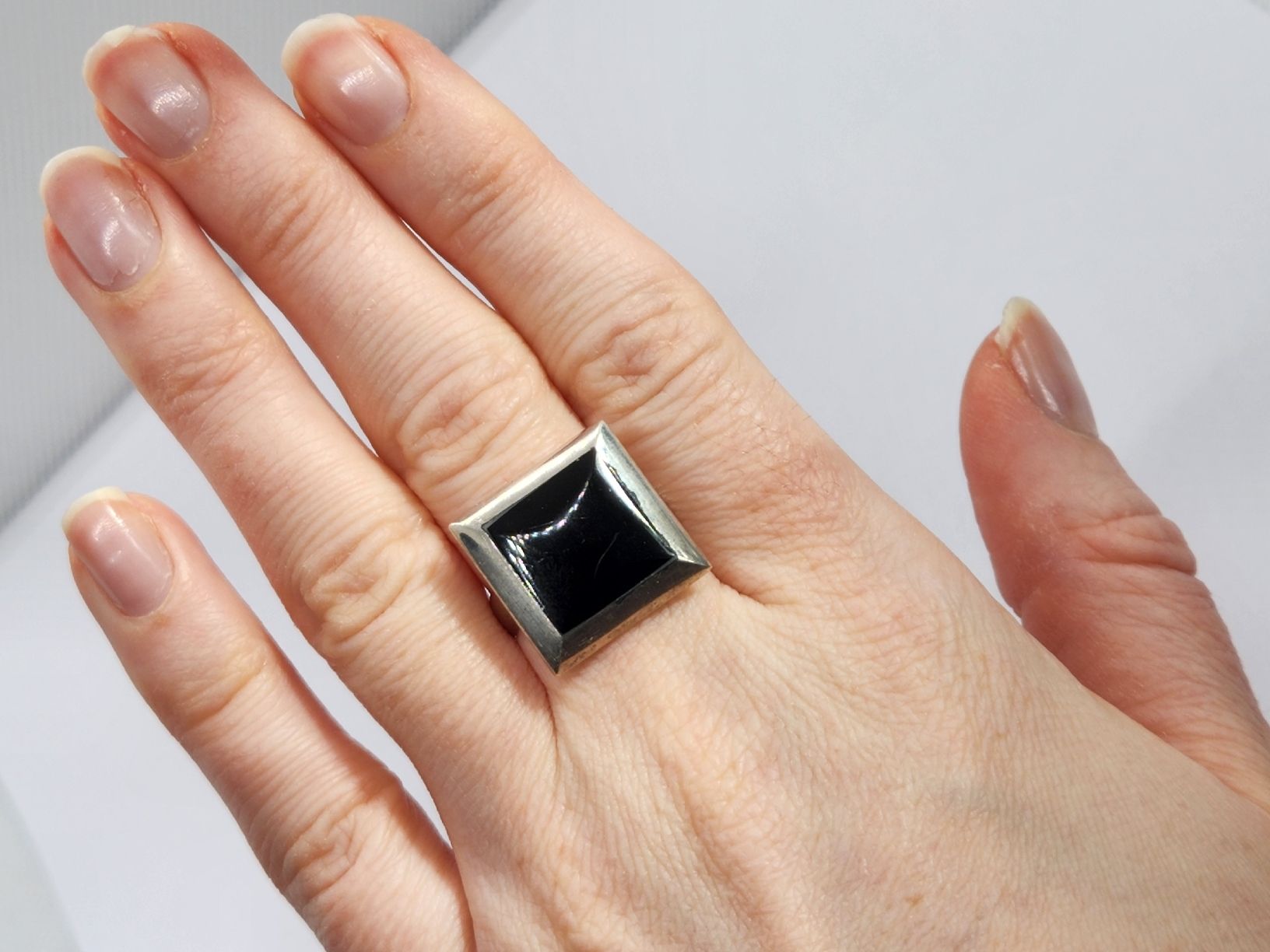Anelli: Moderner Silberring mit schwarzem Onyx immitat, Grösse 54 – Usato da St. Gallen venduto da GIULESGG 1