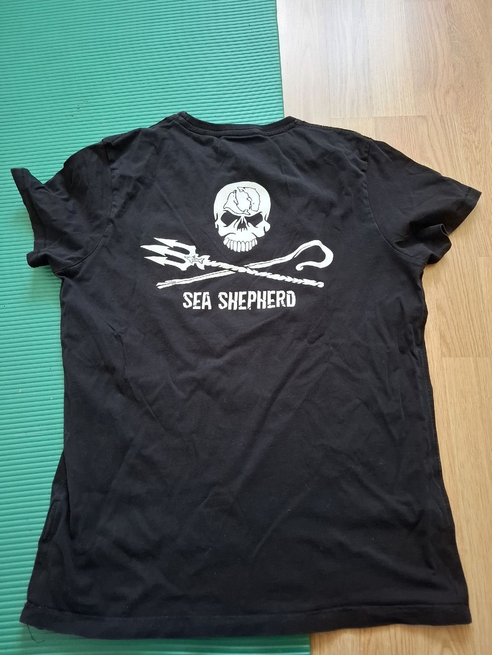 Sea Shepherd Switzerland T-shirt: Sea Shepherd Shirt – Usato da Biberist venduto da HarleySeventyTwo 1